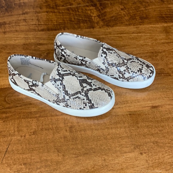 Snake print shoes - Picture 2 of 5